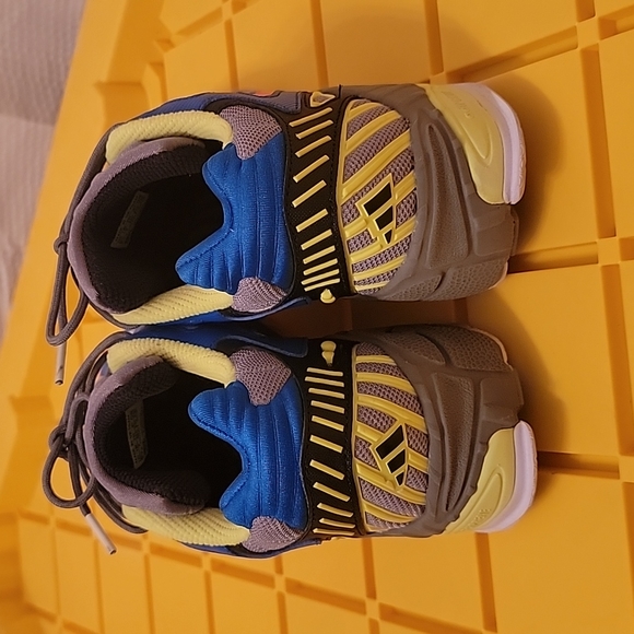 Adidas Torsion Sneakers - Picture 7 of 13